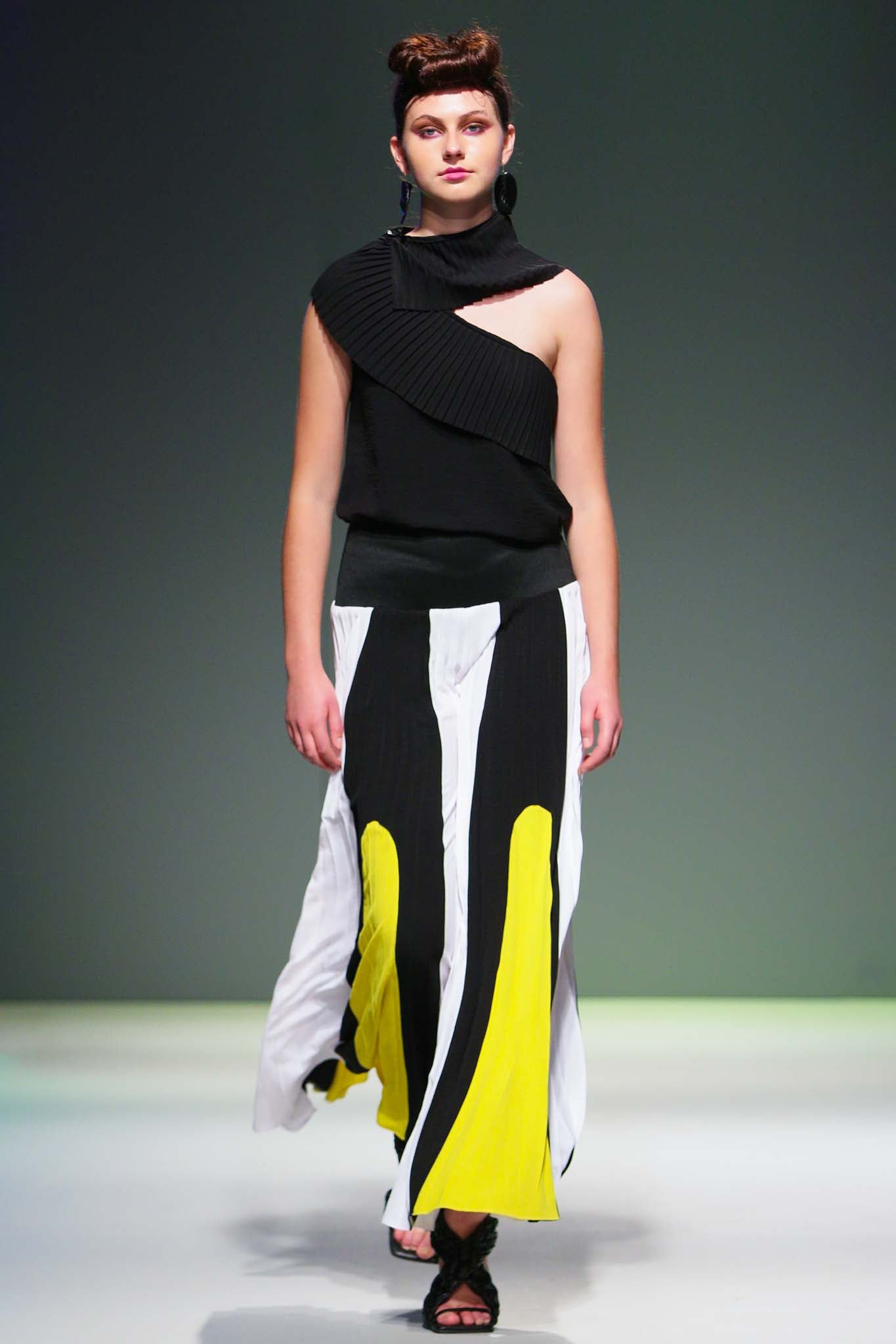 RAYGEN Yellow Shirts & Tops Leigh Schubert