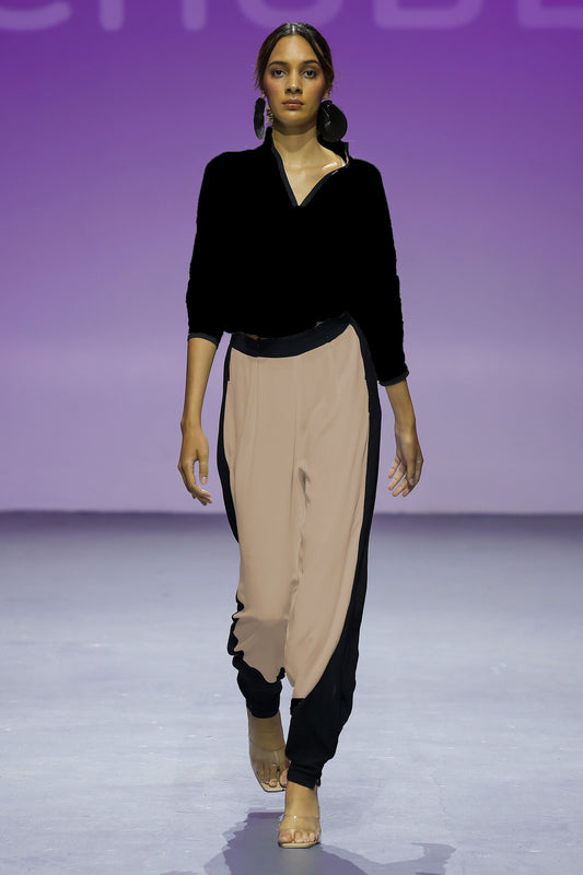 GIZA Top Black Leigh Schubert