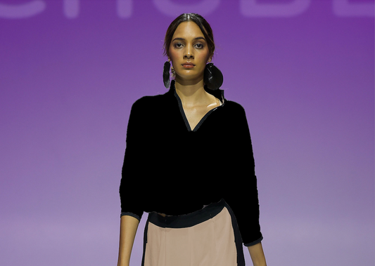 GIZA Top Black Leigh Schubert