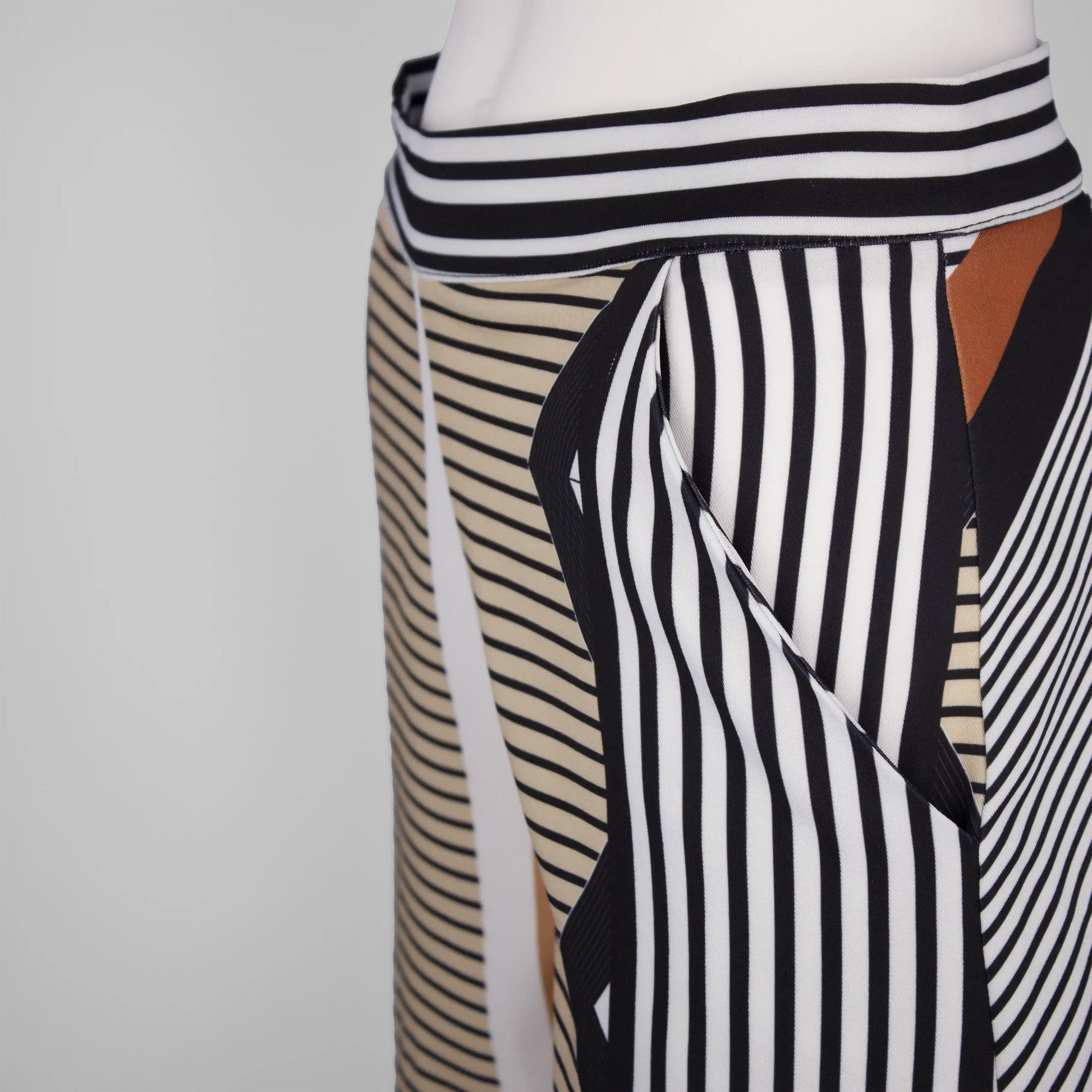 WENDI Azure Medal Print Pants Leigh Schubert