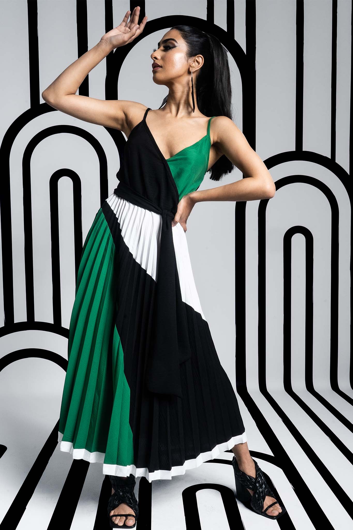 NOVEMBER Emerald Black White